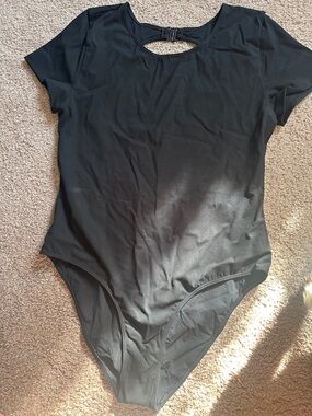 Babaton Black Short Sleeve Keyhole Bodysuit